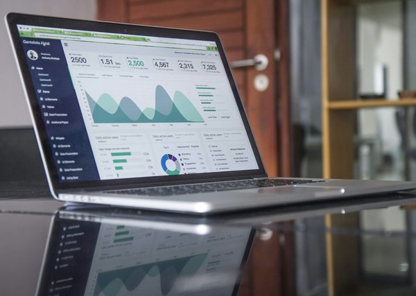 Comment optimiser les performances des applications web en utilisant les techniques de caching côté serveur?