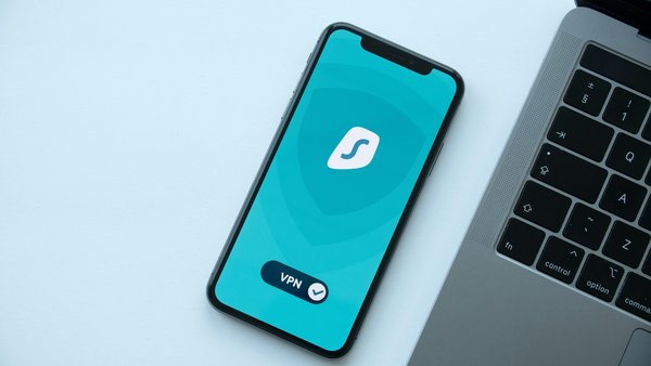 Comment implémenter une solution de sécurité pour protéger les données d'une application de fintech?
