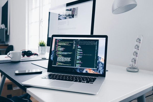Comment utiliser les technologies de Machine Learning pour analyser les flux de données en temps réel?