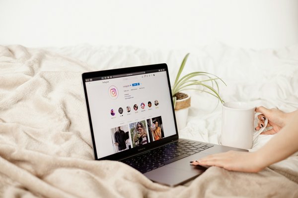 Quels sont les avantages de l'utilisation de l'IA pour la segmentation de marché en marketing digital ?